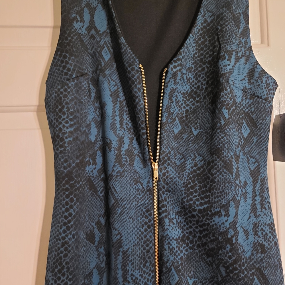 Dress - Picture 3 of 5
